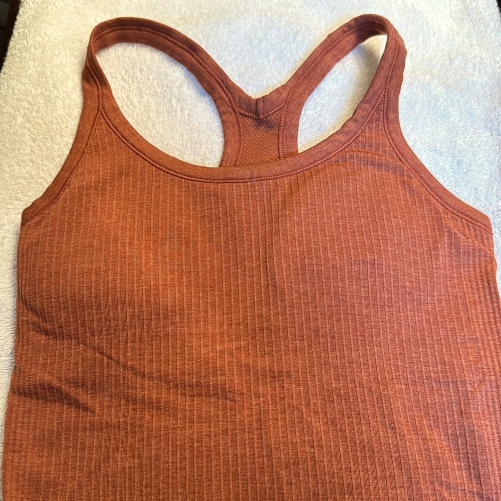 Lululemon tank with built in bra